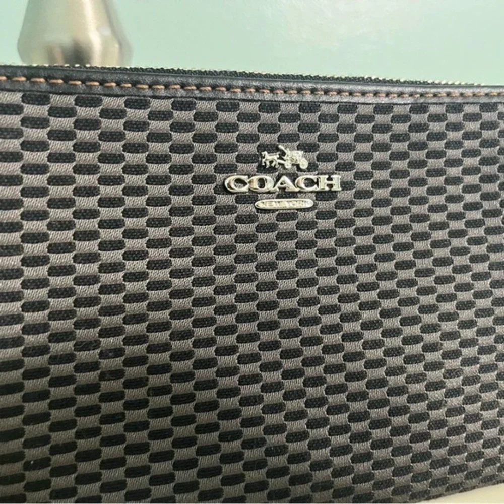 Coach New York‎ Wristlet Black Grey Geometric Textured Zip Top Pouch Bag